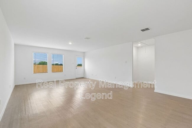 Building Photo - 216 Asterwood Ln