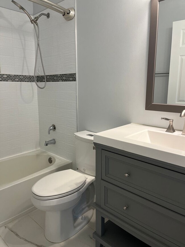 Building Photo - End Unit Townhouse In Centreville