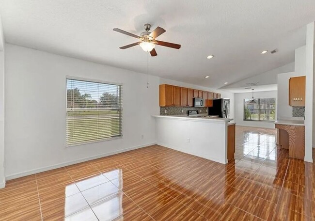 Building Photo - Beautiful 3 Bed and 2 Bath POOL HOME in Ki...