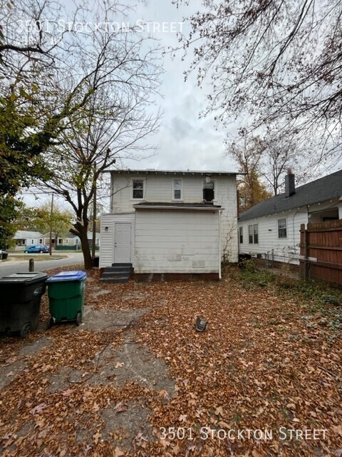 Building Photo - 4 Bedroom House with Off-Street Parking on...