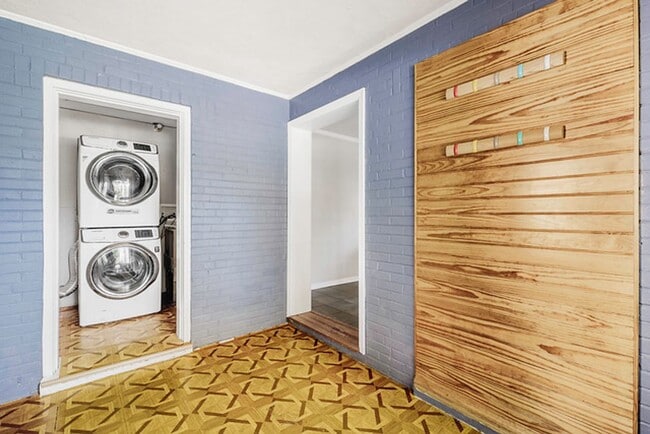 Building Photo - Beautiful Home Near Pony Pasture!