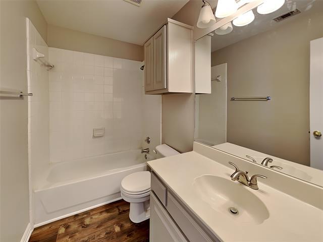 Building Photo - 2209 Chapman Dr