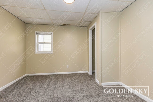 Building Photo - 615 S Mound St