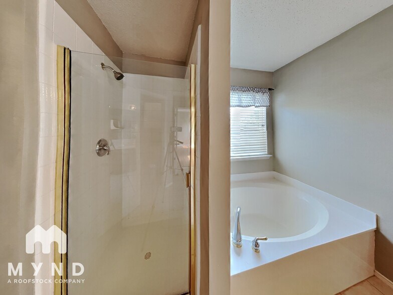 Building Photo - 5505 Stonemoss Dr