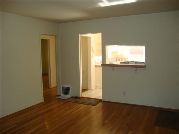 Building Photo - Refined Single-Family Residence in Desirable Bixby North