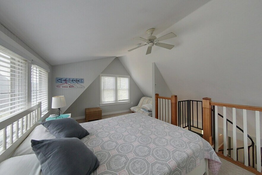 Building Photo - 25 Warren Ave