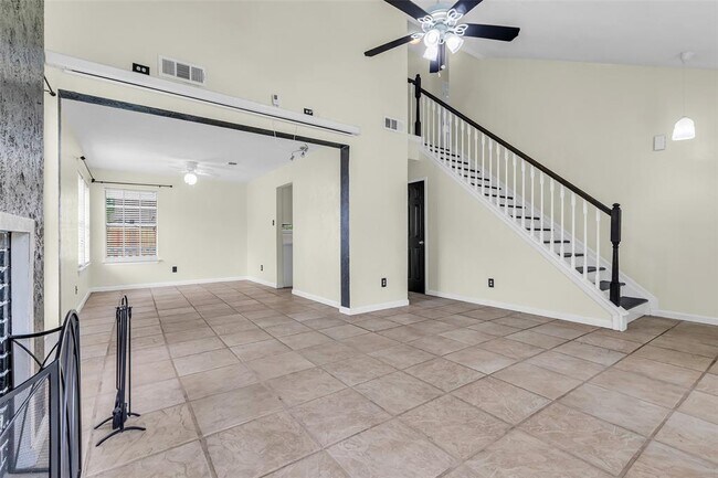 Building Photo - 15830 Pipers View Dr