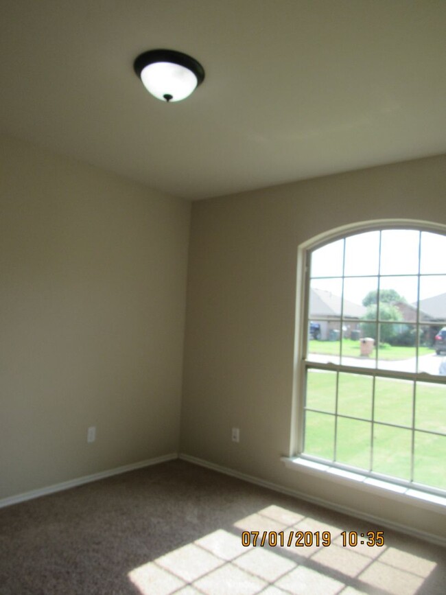Building Photo - Rolling Hills Area!
