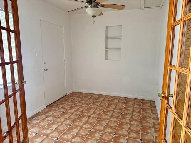 Building Photo - 551 73rd Ave