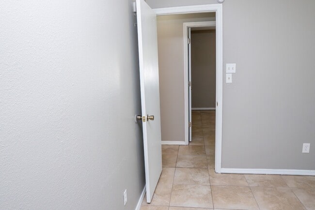 Building Photo - 1483 Elderton Dr