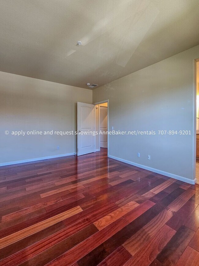 Building Photo - Well Designed Condo at Gardens at Thyme Square - Two Bedrooms and a Bonus Room - Atrium