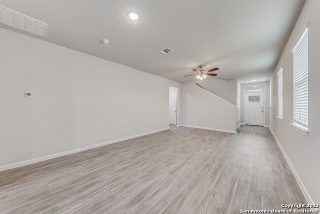 Building Photo - Gorgeous 3/2.5 on cul-de-sac in Cibolo wit...