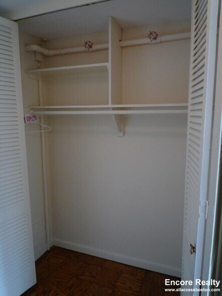 Building Photo - 16 Monmouth Ct