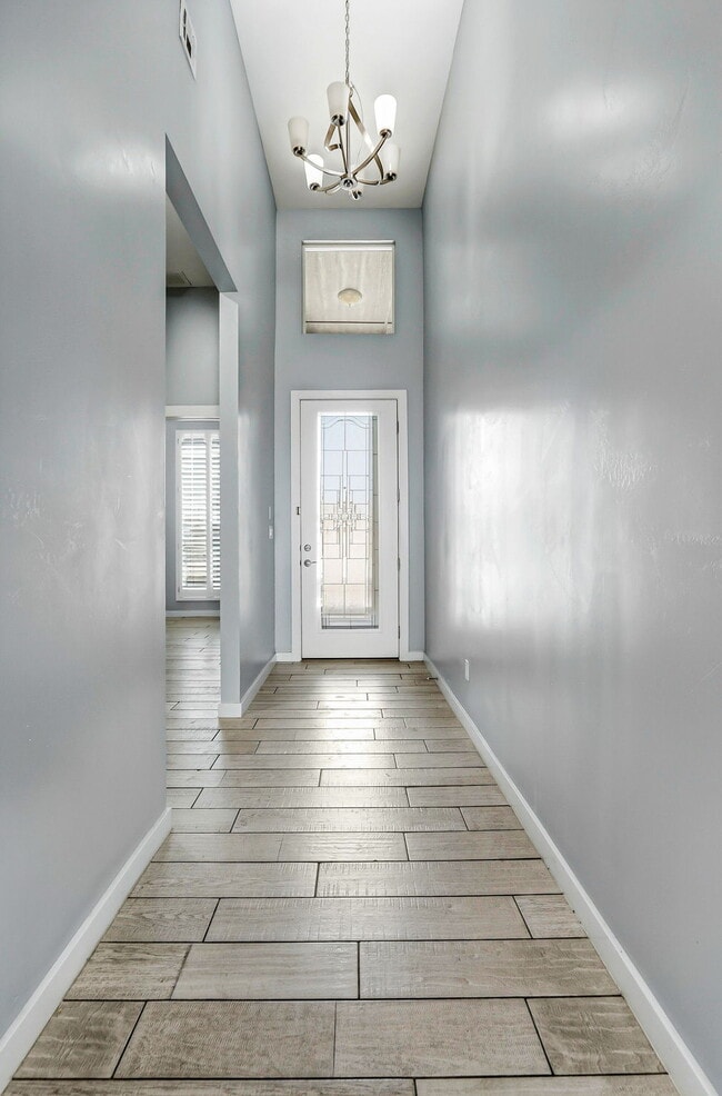 Building Photo - 13110 Emerald Isle St