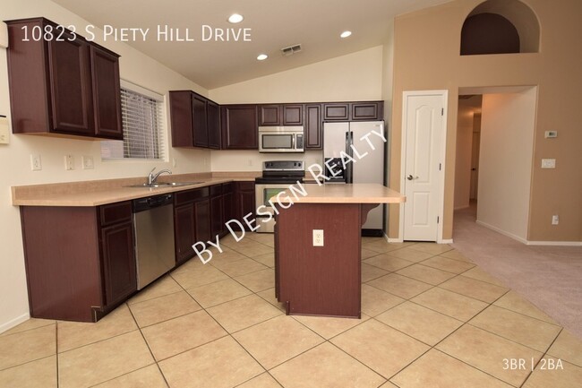 Building Photo - Rancho Del Lago 3 Bedroom 2 Bath + Den/Hom...