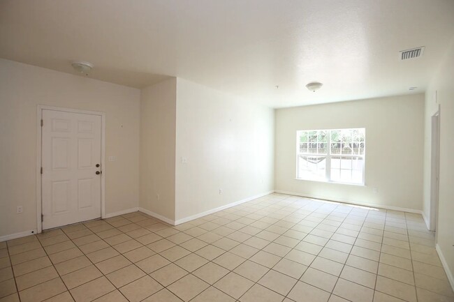 Building Photo - Spacious 2 Bed / 2 Bath Townhome in Eagle ...