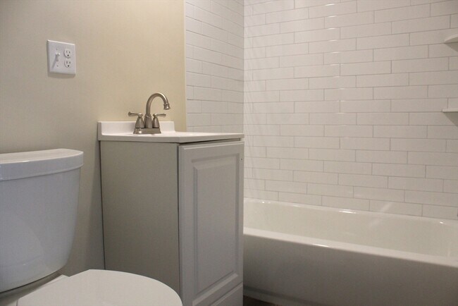 Building Photo - 78 Endicott St