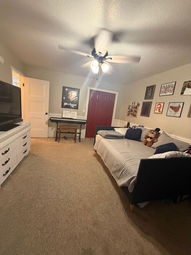 Building Photo - Gorgeous 4 Bedroom Home!!