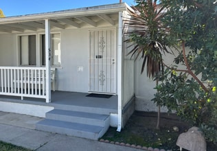 Building Photo - 534 N Niagara St