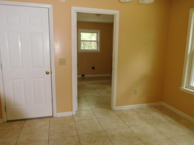 Building Photo - House for Rent