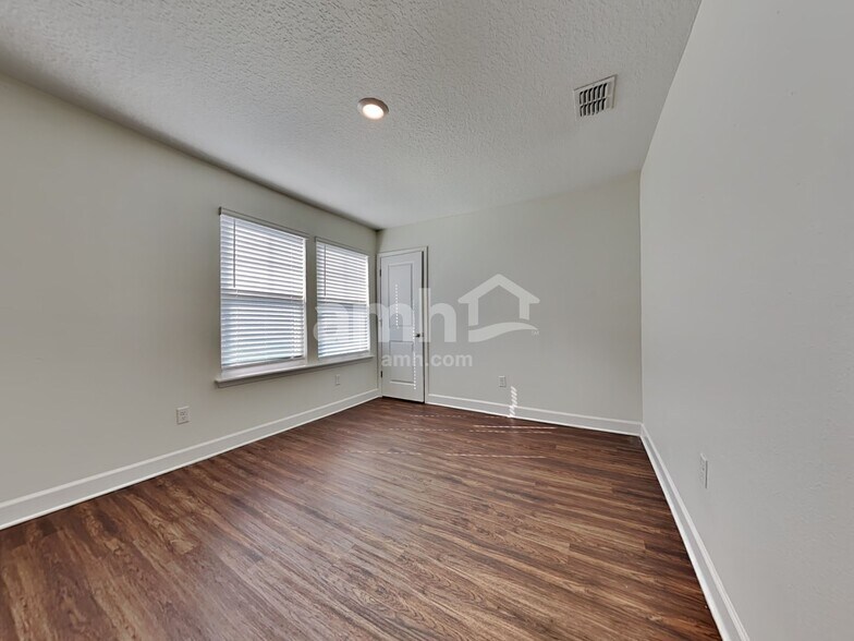 Building Photo - 1215 Tan Tara Trail