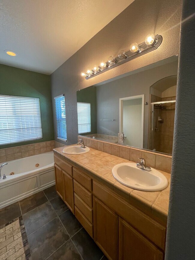 Building Photo - Luxury 3 Bed / 2 Bath Home with Pool and Solar Panels – Available 4/1/2026