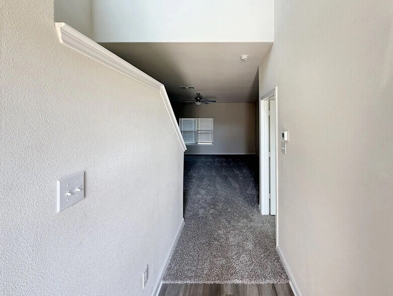 Building Photo - Room in House on Serena Dr