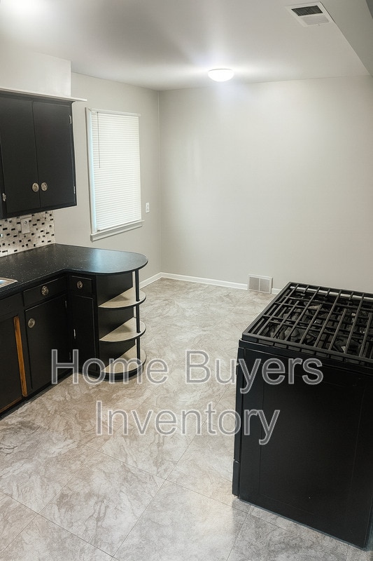 Building Photo - 2235 Ridgelawn Ave