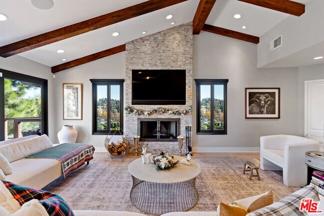 Building Photo - 4920 Llano Dr
