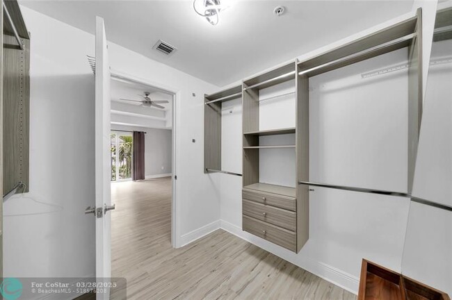 Building Photo - 2725 NE 8th Ave