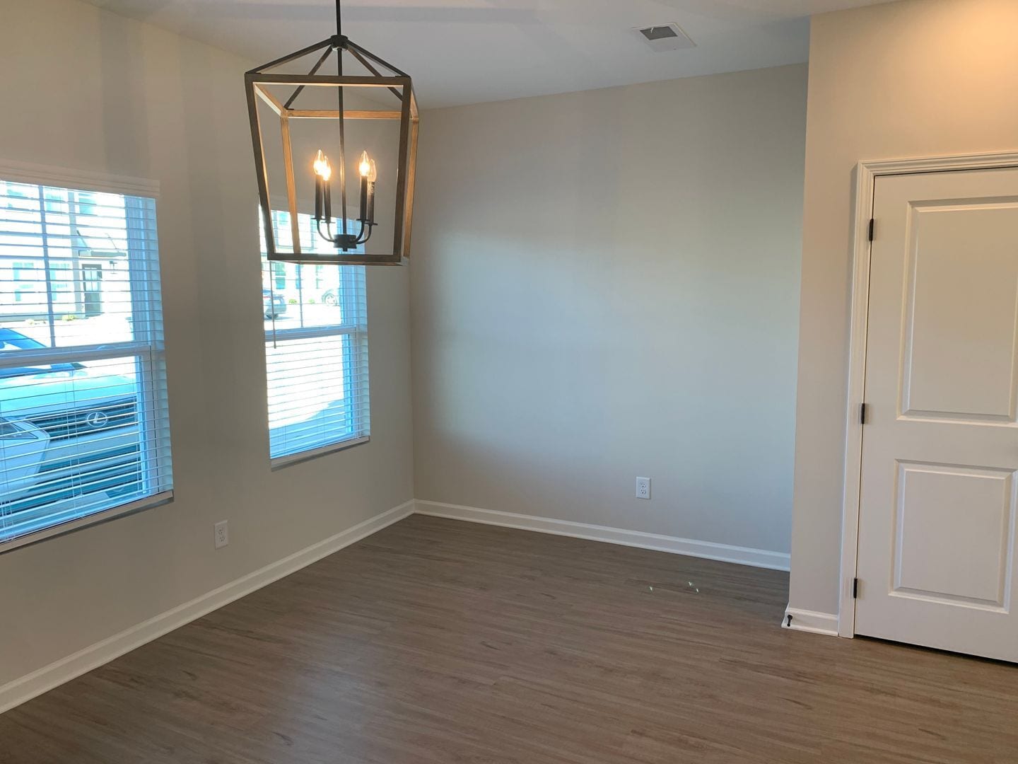 Building Photo - SUBLEASE AVAILABLE JANUARY 2026-JUNE 2026 WITH OPTION TO RENEW