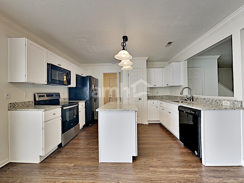 Building Photo - 5721 Gaboury Ln