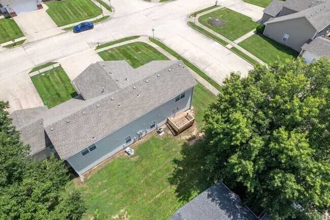 Building Photo - 5001-5003 Carrie Ridge Dr.