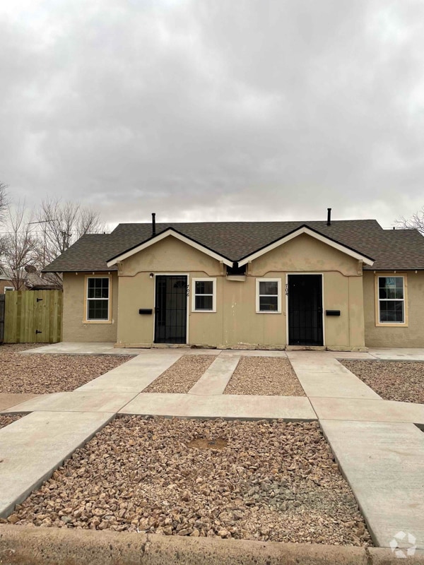 Building Photo - 704 S Abilene Ave