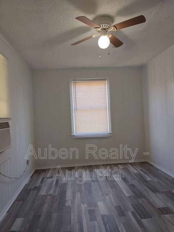 Building Photo - 2125 Kennedy Dr