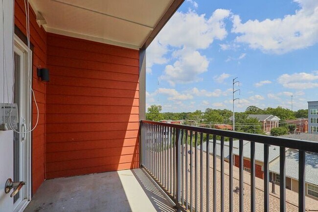 Building Photo - 525 Parkway Dr NE