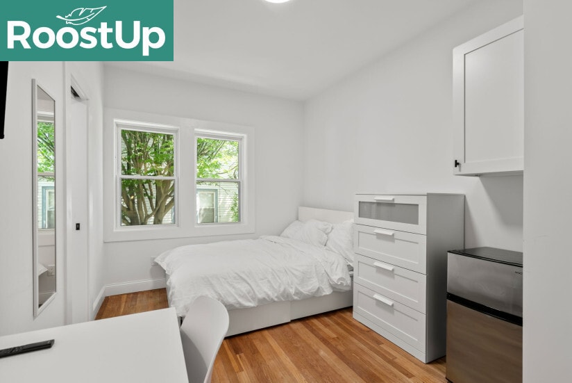 Building Photo - RoostUp Furnished Private Bedroom with Pri...