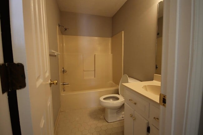Building Photo - 219 Hunter Dr