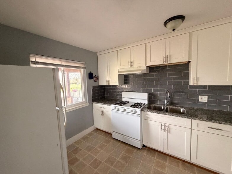 Building Photo - 1298 W Capitol Ave