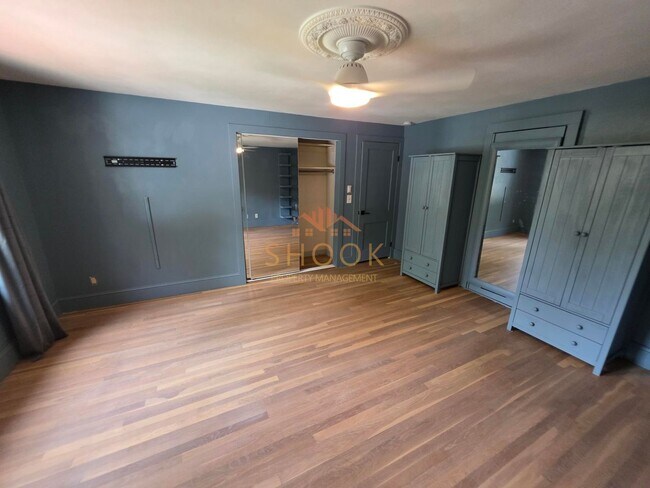 Building Photo - AVAILABLE JANUARY 2027 - BEAUTIFUL AND UNIQUE 4 BR HOME ACROSS CAMPUS