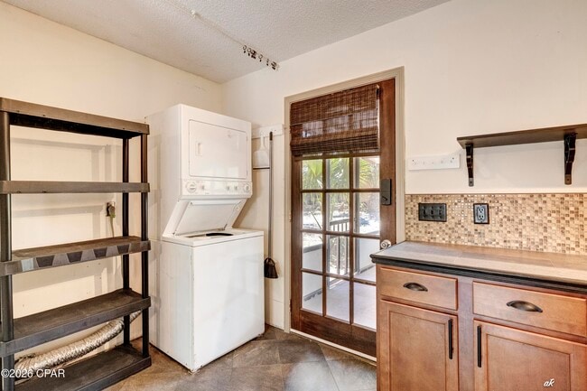 Building Photo - 1617 Drummond Ave