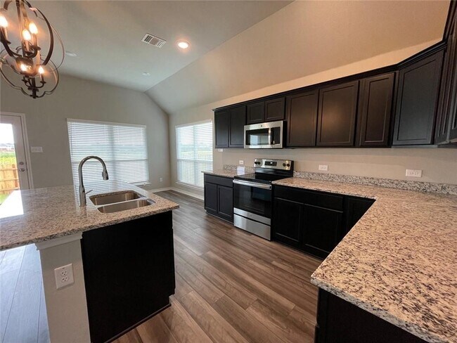 Building Photo - 806 Hollyhock Dr