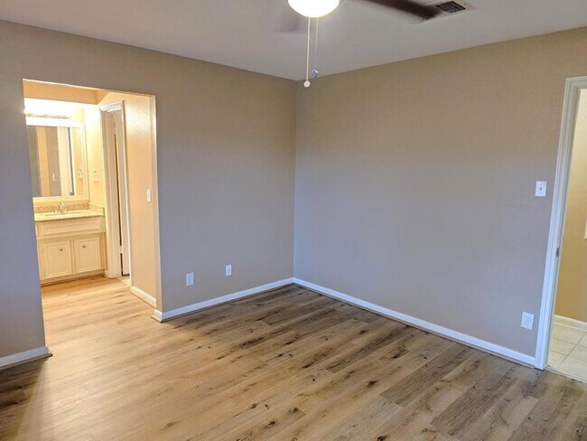 Building Photo - 2327 Shadbury Ct