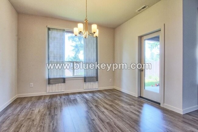 Building Photo - 5 Bed, 3 Bath Home with Tesla Charger in Orchards Near Hockinson Meadows Park