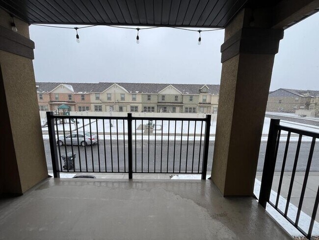 Building Photo - 1576 Venetian Way