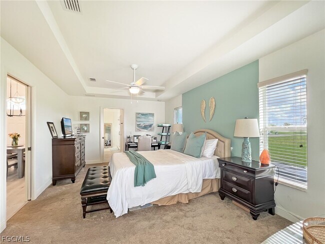 Building Photo - 1325 NE 5th Pl