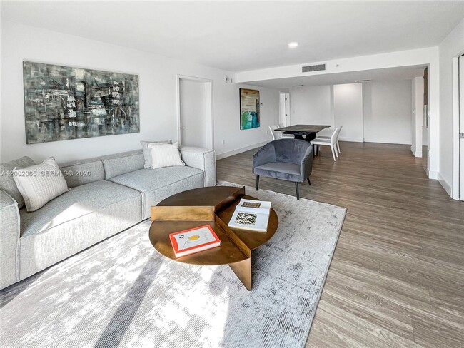 Building Photo - 1025 92nd St