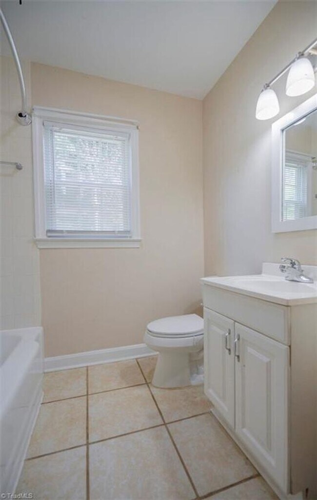Building Photo - Beautiful 3/ 1 Home for Rent!