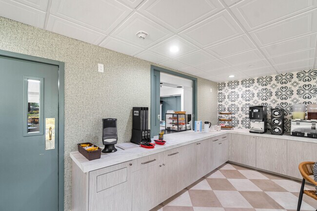 Building Photo - 5087 Oakhill Ln