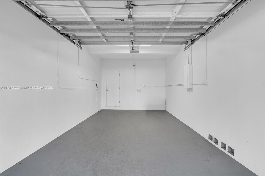 Building Photo - 3060 Matilda St